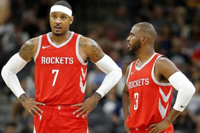 布克：雷霆队员会在不被吹罚时抓扯和拉拽（布克：雷霆球员常趁裁判不吹罚进行拉扯与抓拽）