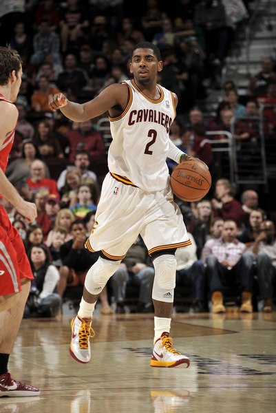 英足总官方：指控热刺后卫罗梅罗被红牌罚下后对裁判做出过激行为（英足总公告：热刺后卫罗梅罗红牌离场后对裁判行为过激，已被指控）