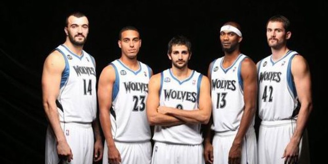 卫报：曼联冬窗不会听取对梅努的报价，仍视其为未来核心（卫报：曼联冬窗无意出售梅努，依然将其视为未来基石）