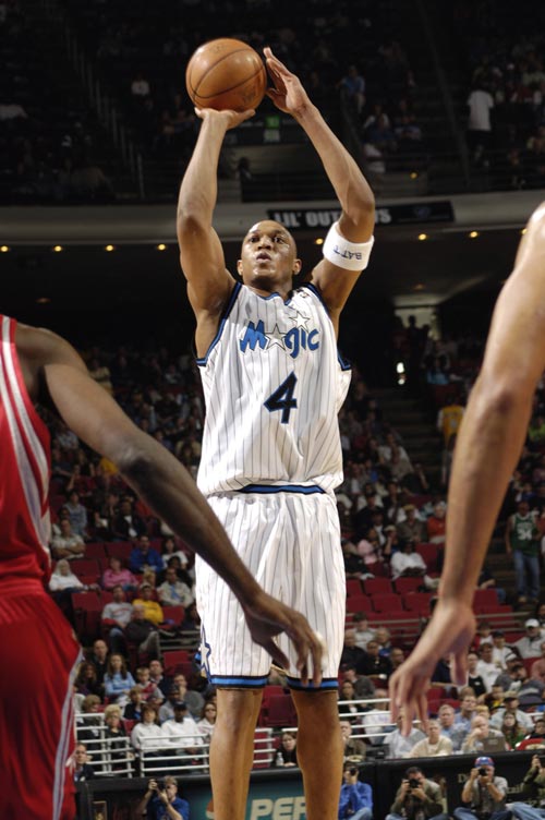 跨越20年的青春！C罗有望迎来个人第六次世界杯之旅（20年韶华见证！C罗或将踏上第六次世界杯征程）