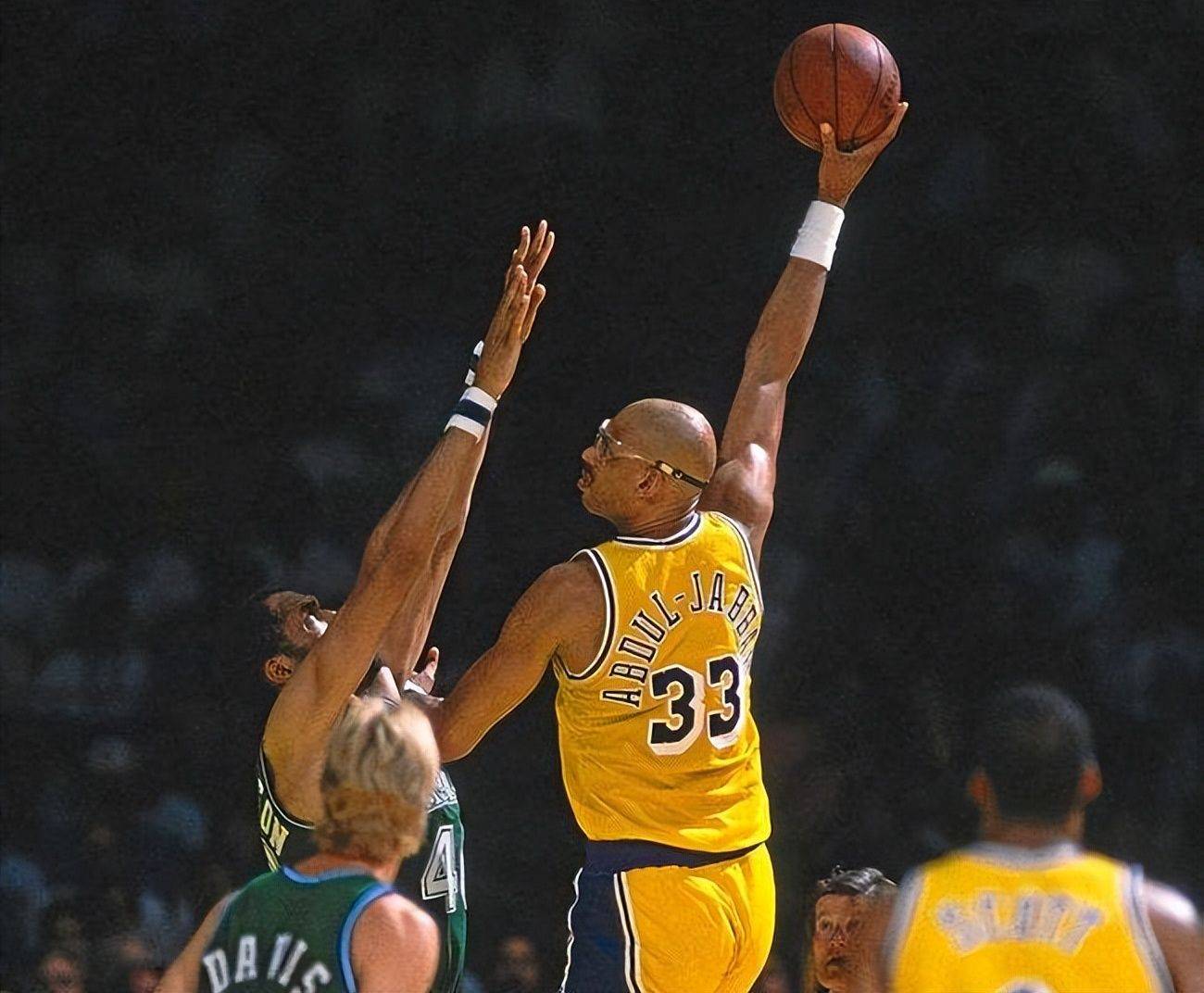 仅4分钟！舍瓦利耶成为法国国家队近90年来首秀丢球最快门将（开场仅4分钟遭破门！舍瓦利耶创法国队近90年门将首秀最快丢球纪录）