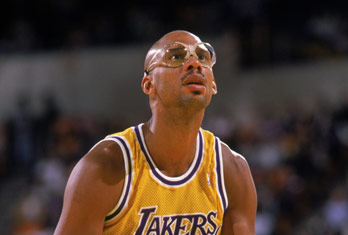 国安夺足协杯冠军，亚冠官方祝贺：携‘永远争第一’信念再出发！（国安加冕足协杯！亚冠官方致贺：怀揣永远争第一的信念再启程）