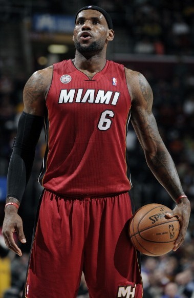 里程碑，英博后卫曹海清俱乐部赛事已出战200场（生涯里程碑！英博后卫曹海清俱乐部出场数达200）