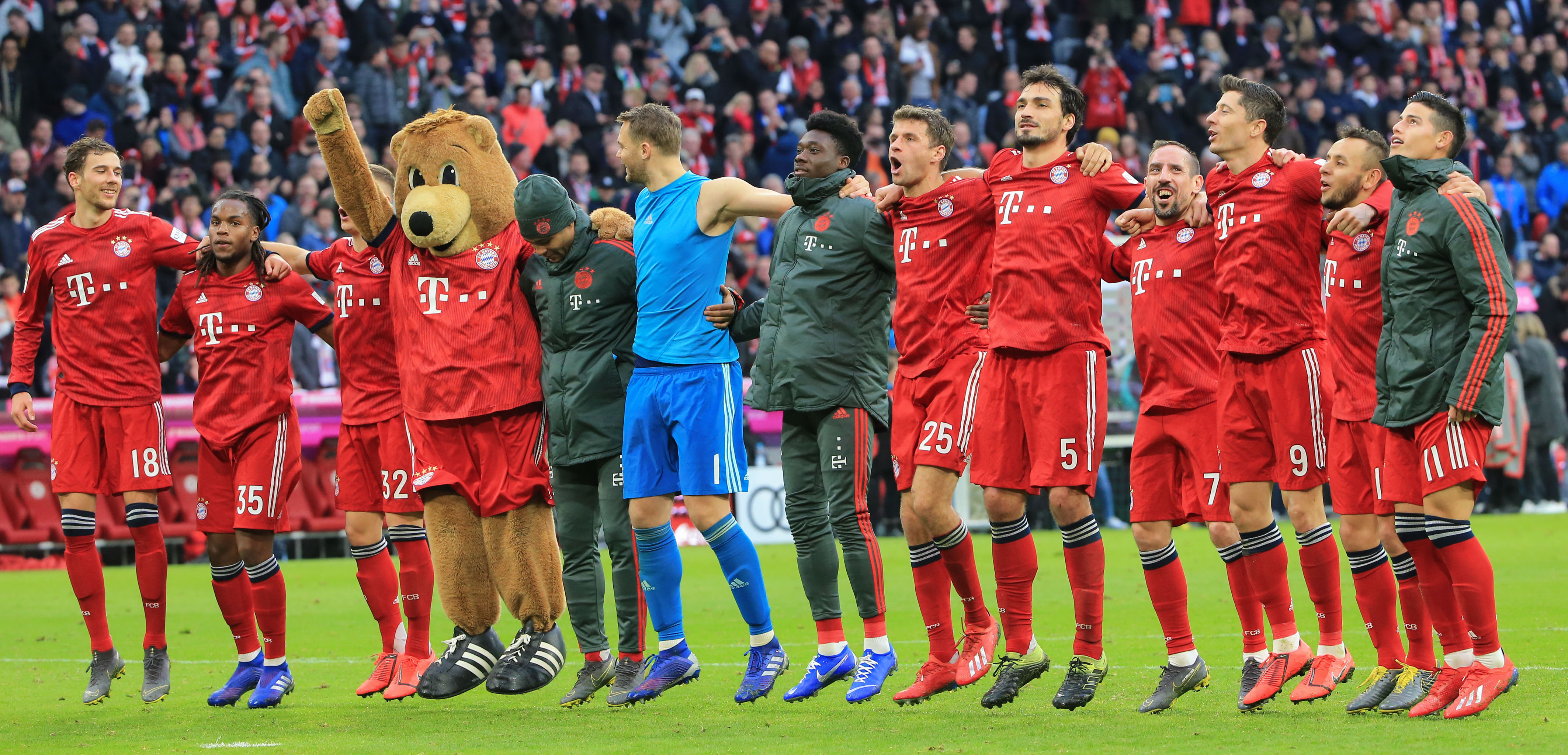 【菜鸟】弗拉格42分7板6助无愧状元 小内姆哈德14分11助锦上添花（状元弗拉格轰42分7板6助展现统治力，小内姆哈德14分11助锦上添花）