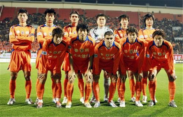 卡萨诺：卡拉格谈萨拉赫之前应该先漱口，他每次说话都在胡扯（卡萨诺抨击卡拉格：点评萨拉赫前先漱口，他动不动就胡扯）