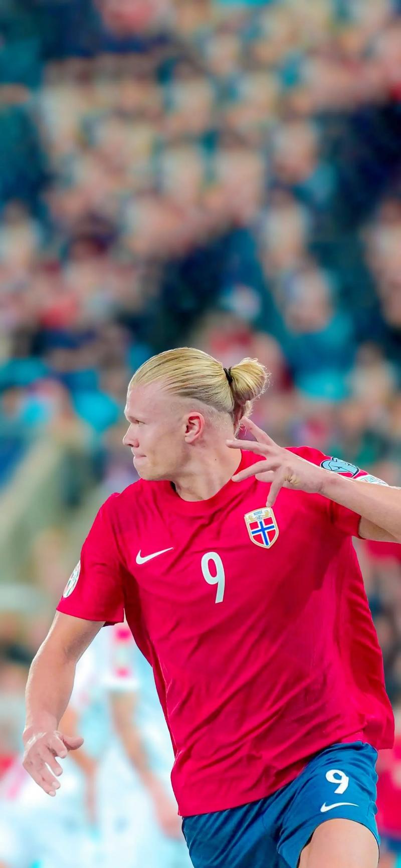 汪士钦熊猫杯首轮解围失误致丢球，末轮报复性动作染红（熊猫杯：汪士钦首战解围失误送丢球，末轮报复动作被红牌罚下）