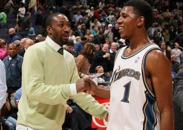 世体：巴萨明日飞往比利时，为充分休息取消当天赛前踩场训练（世体：巴萨明日前往比利时，为保证休息取消当日赛前踩场训练）