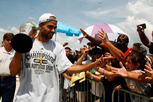 外媒：有中国俱乐部询问狮城水手前锋安德森-洛佩斯（外媒曝中国俱乐部打听狮城水手前锋安德森-洛佩斯）