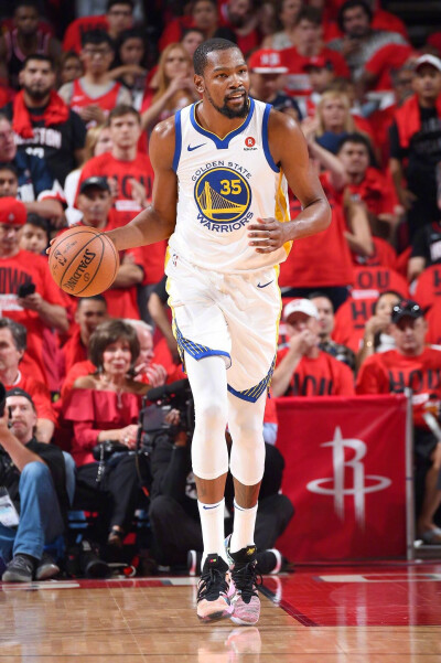 斯洛特头发都愁没了！伤病+停赛，红军VS狼队恐有多达8人缺阵（伤停潮来袭！红军战狼队或缺8将，斯洛特用人犯难）