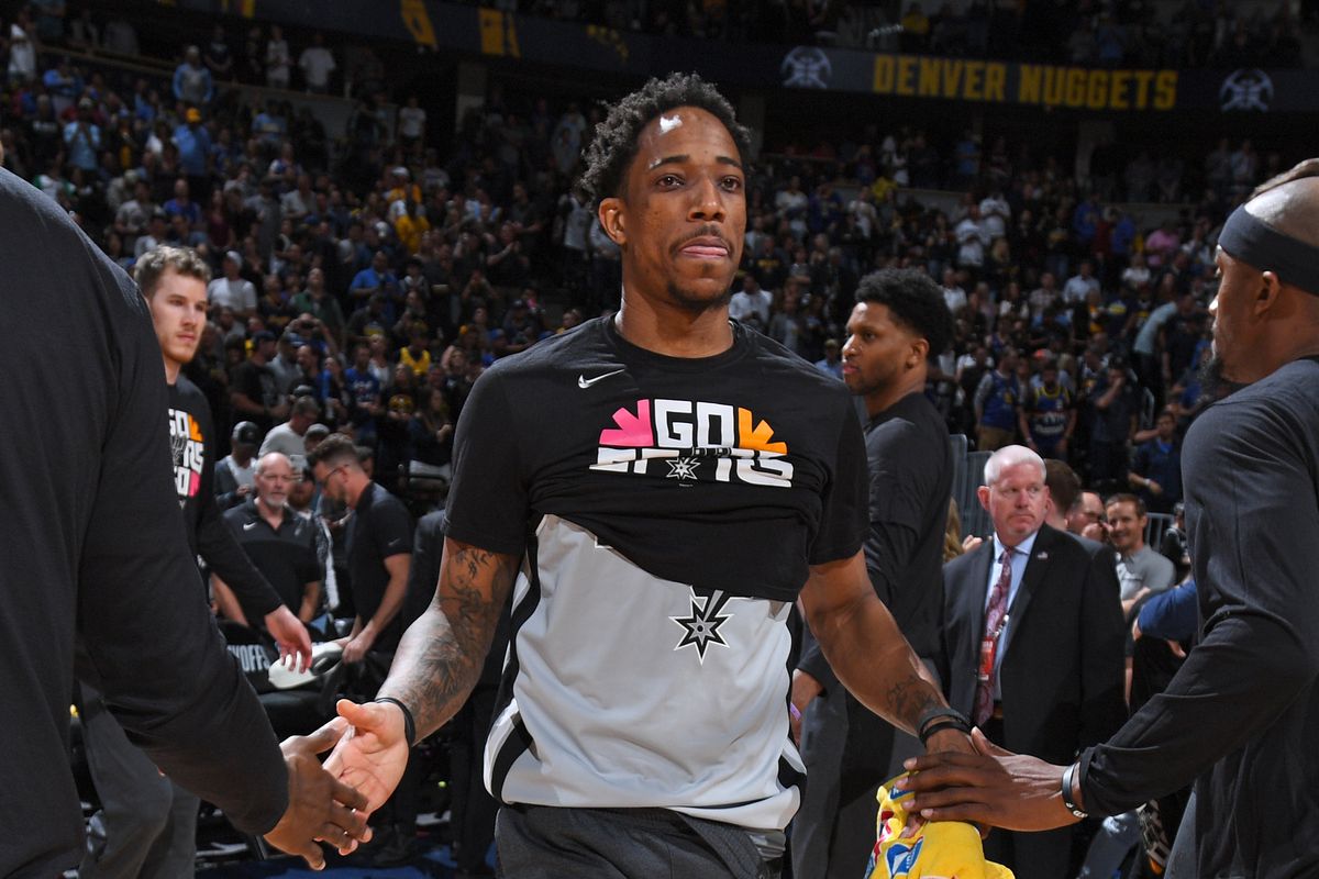 保罗生涯总助攻和抢断皆排名历史第二，仅次于斯托克顿（保罗生涯助攻与抢断双双位居历史第二，仅逊斯托克顿）