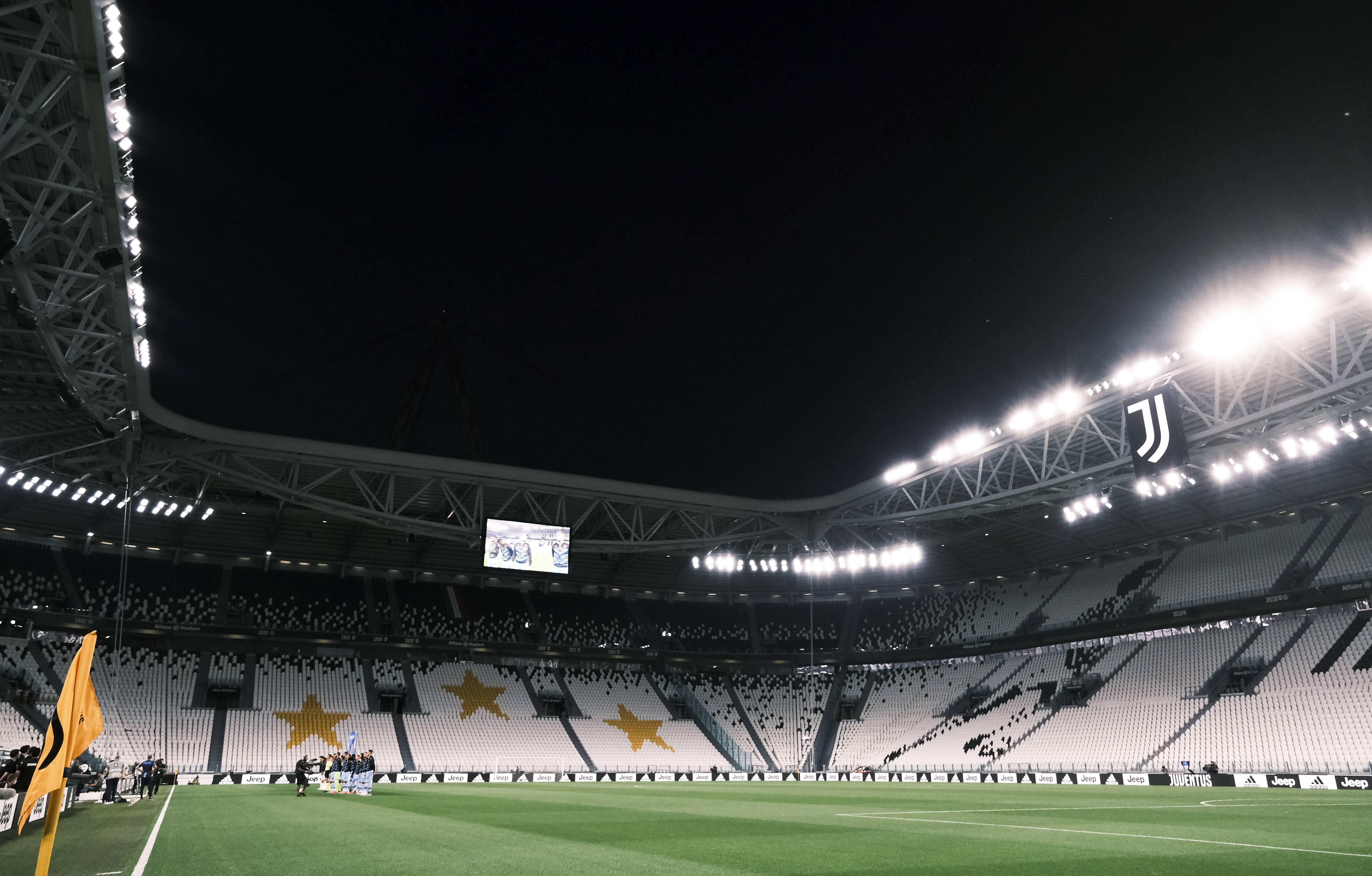 TA：埃切韦里倾向于租借加盟英超俱乐部；德甲球队也有意尼潘（TA：埃切韦里倾向以租借方式登陆英超；德甲球队有意尼潘）