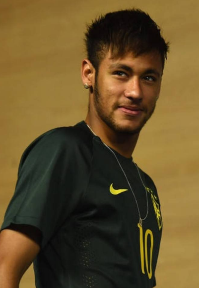 斯通斯伤情未明，曼城欧冠遭遇防线轮换危机（斯通斯伤势成疑，曼城欧冠防线轮换告急）