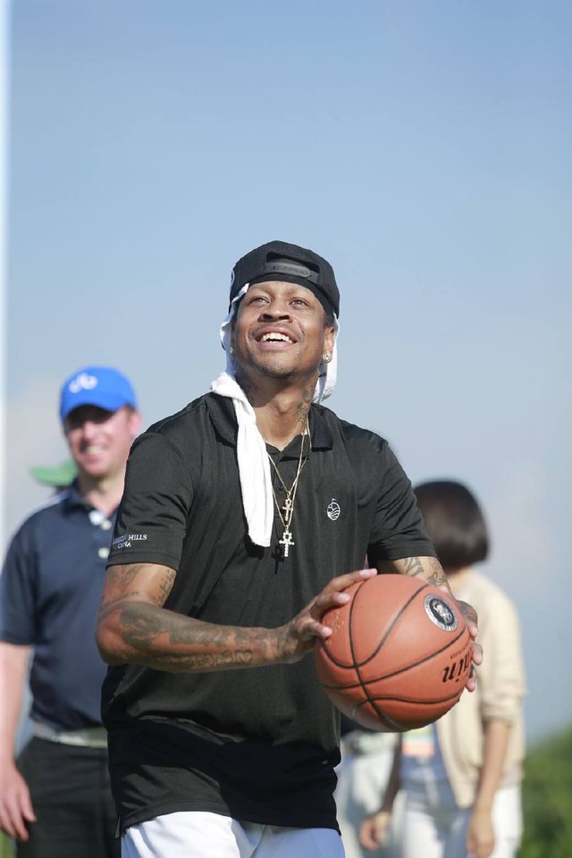 太阳报：一名巴西球员在泰国酒吧试图逃单，并殴打了女老板（太阳报称：一名巴西球员在泰国酒吧企图逃单并殴打女店主）