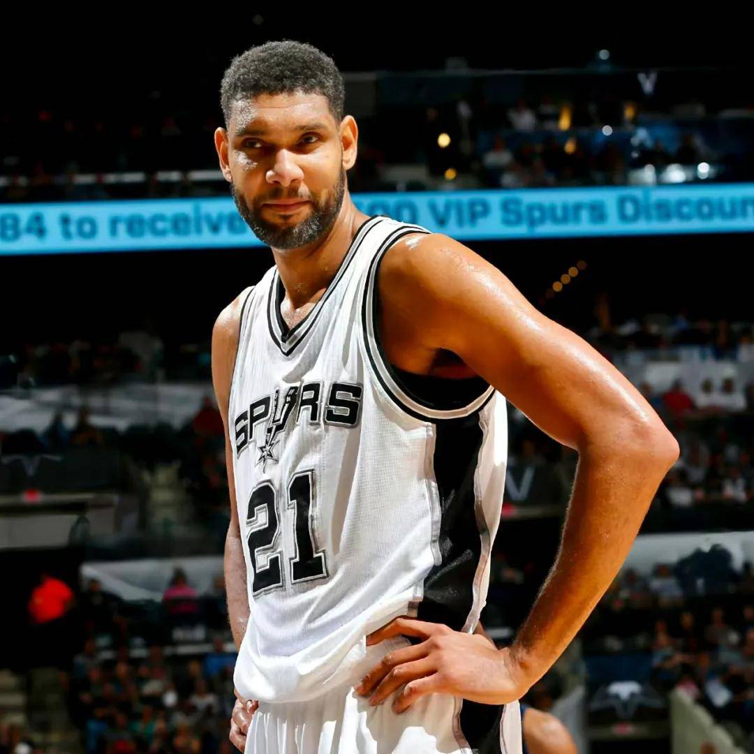 舍甫琴科：AC米兰本赛季有能力问鼎意甲，莱奥还有提升空间（舍甫琴科看好AC米兰问鼎本季意甲：莱奥仍有进步空间）