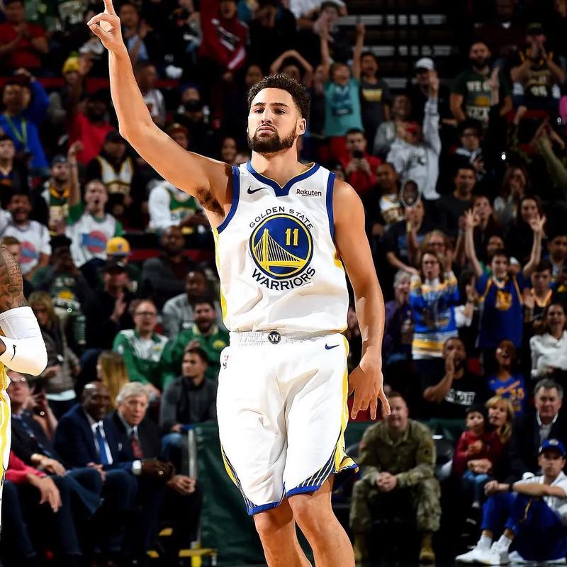 埃里克：估计我的鼻子断了；裁判本可以让我们发完最后的角球（埃里克：我可能鼻骨骨折，裁判原本该让我们主罚完最后一个角球）