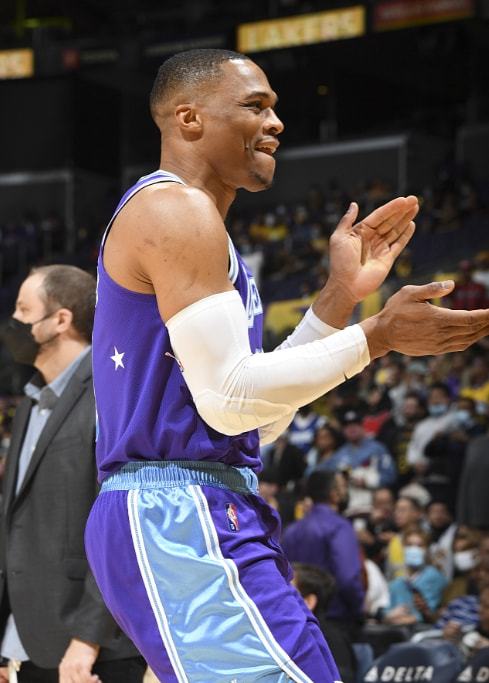 国内媒体：胖东来新店售卖梅西签名球衣，乔丹球衣售价13.8万（媒体称胖东来新店上架梅西签名球衣，乔丹球衣标价13.8万元）