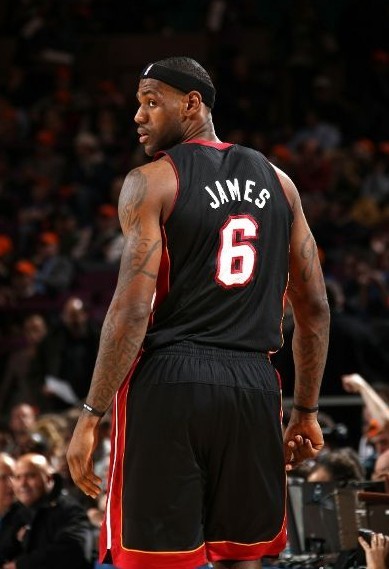 7分钟3球，姆巴佩追平萨拉赫成为欧冠历史最快戴帽球员（7分钟戴帽！姆巴佩追平萨拉赫，并列欧冠历史最快帽子戏法纪录）