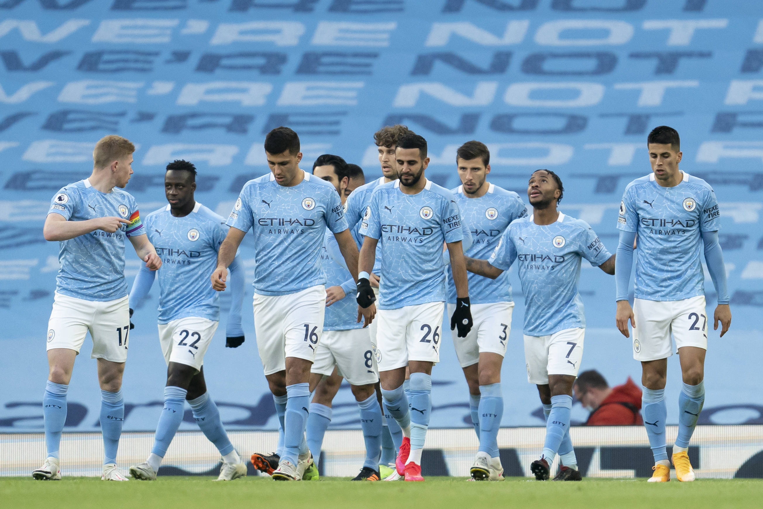 拜仁客战阿森纳名单：凯恩、奥利塞领衔，迪亚斯停赛（拜仁出征阿森纳大名单：凯恩、奥利塞压阵，迪亚斯因停赛缺席）