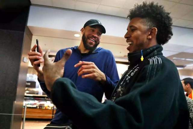 记者：老佛爷实际上更偏好外国教练，阿隆索很难坚持到1月份（记者称：弗洛伦蒂诺更青睐外籍主帅，阿隆索恐难撑到一月）