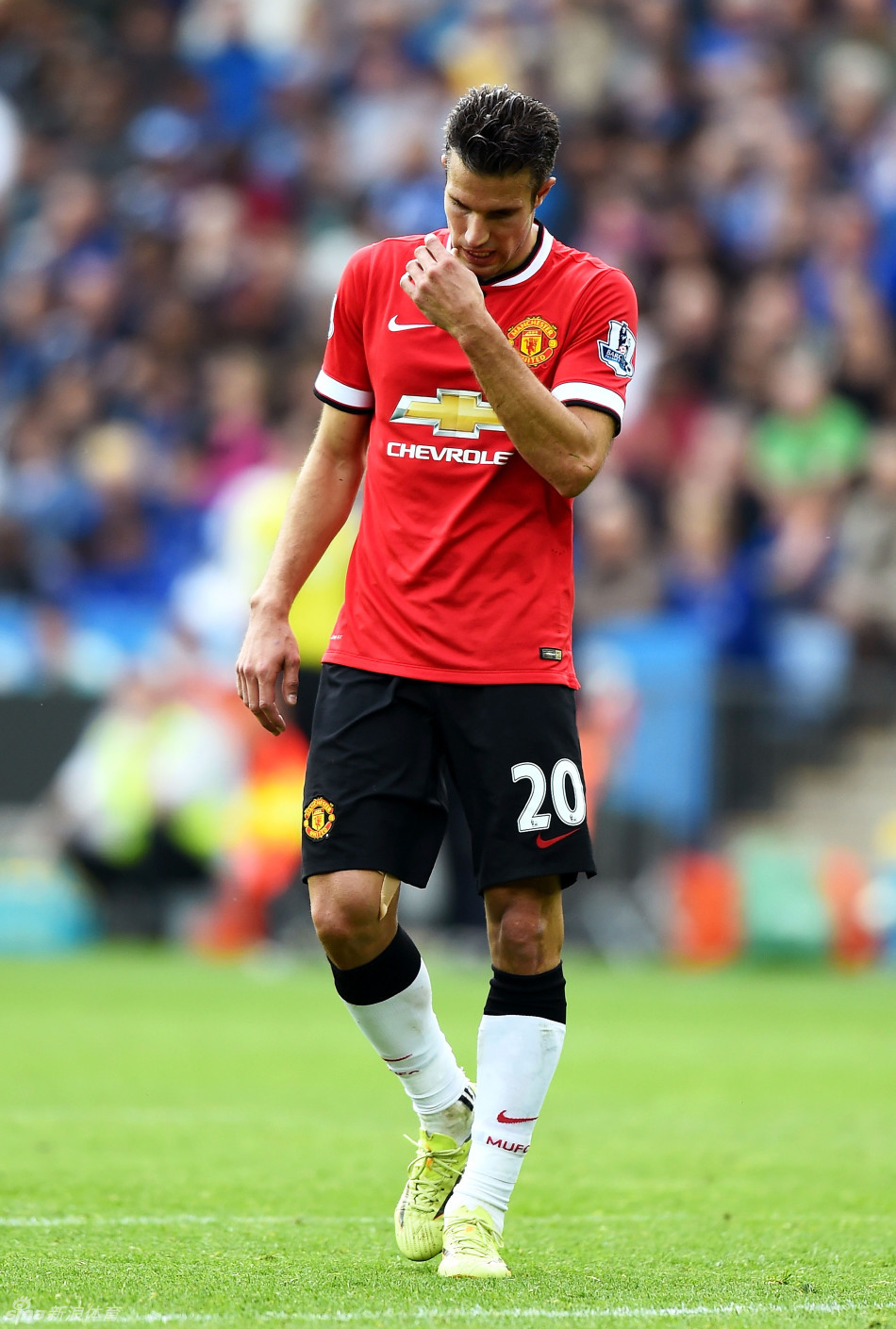 斯洛特执教利物浦遭遇挑战，进攻防守问题突出，萨拉赫争议，压力倍增。（斯洛特在利物浦帅位承压：攻防失衡、萨拉赫风波、重压陡增）