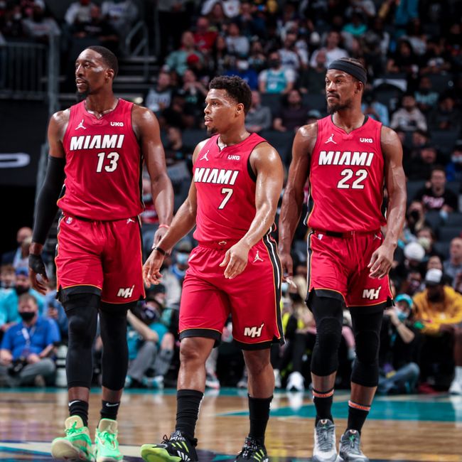 杜兰特生涯投进2223记三分，超越克劳福德升至历史第十二位（杜兰特生涯三分命中数达2223，超越克劳福德升至历史第12位）