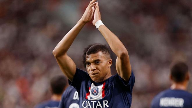 这次后撤步太干净了（这一记后撤步干净利落）