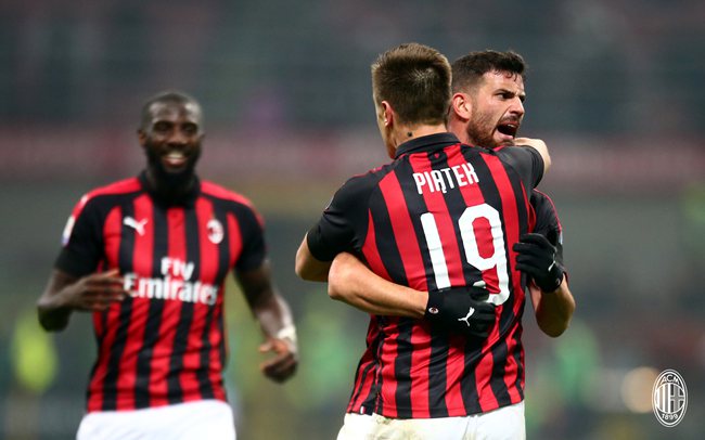 下半场23分！布克：紧身防护短裤限制活动幅度 我把它脱了（布克下半场砍23分：紧身防护短裤限制动作，脱掉后全面爆发）