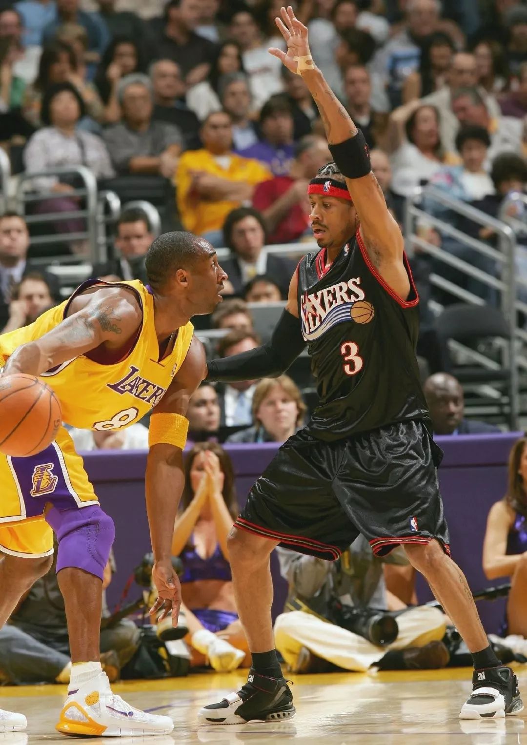 低开高走！浓眉怒砍24分14板，末节11分9板统治比赛（先抑后扬！浓眉轰下24分14篮板，末节11分9板接管比赛）