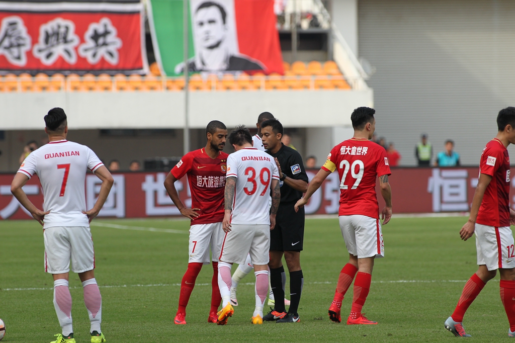 德转列瑞士球员历史身价前10：扎卡5000万欧第1，阿坎吉第2（德转盘点瑞士球员历史身价TOP10：扎卡以5000万欧登顶，阿坎吉位居第二）