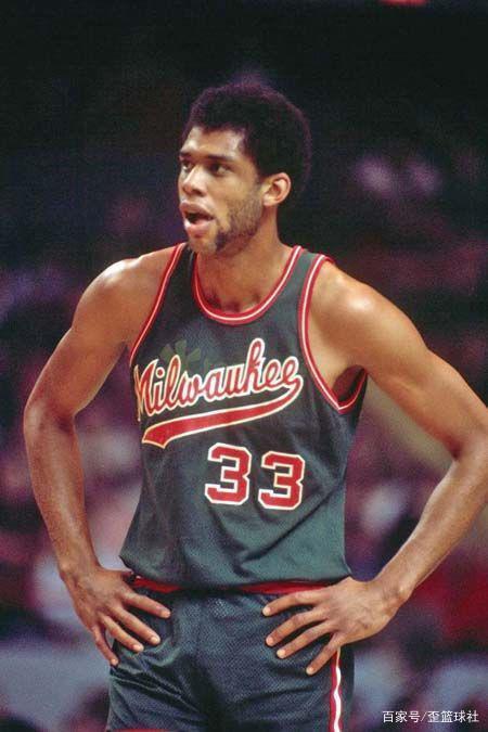 足球这项运动陪伴了我整个初高中，今天我十八岁了，...（从初高中到十八岁，足球一直在我身边…）