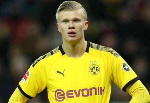 爱德华兹半场表现抢眼，得分能力引关注（爱德华兹半场大放异彩，得分能力备受瞩目）