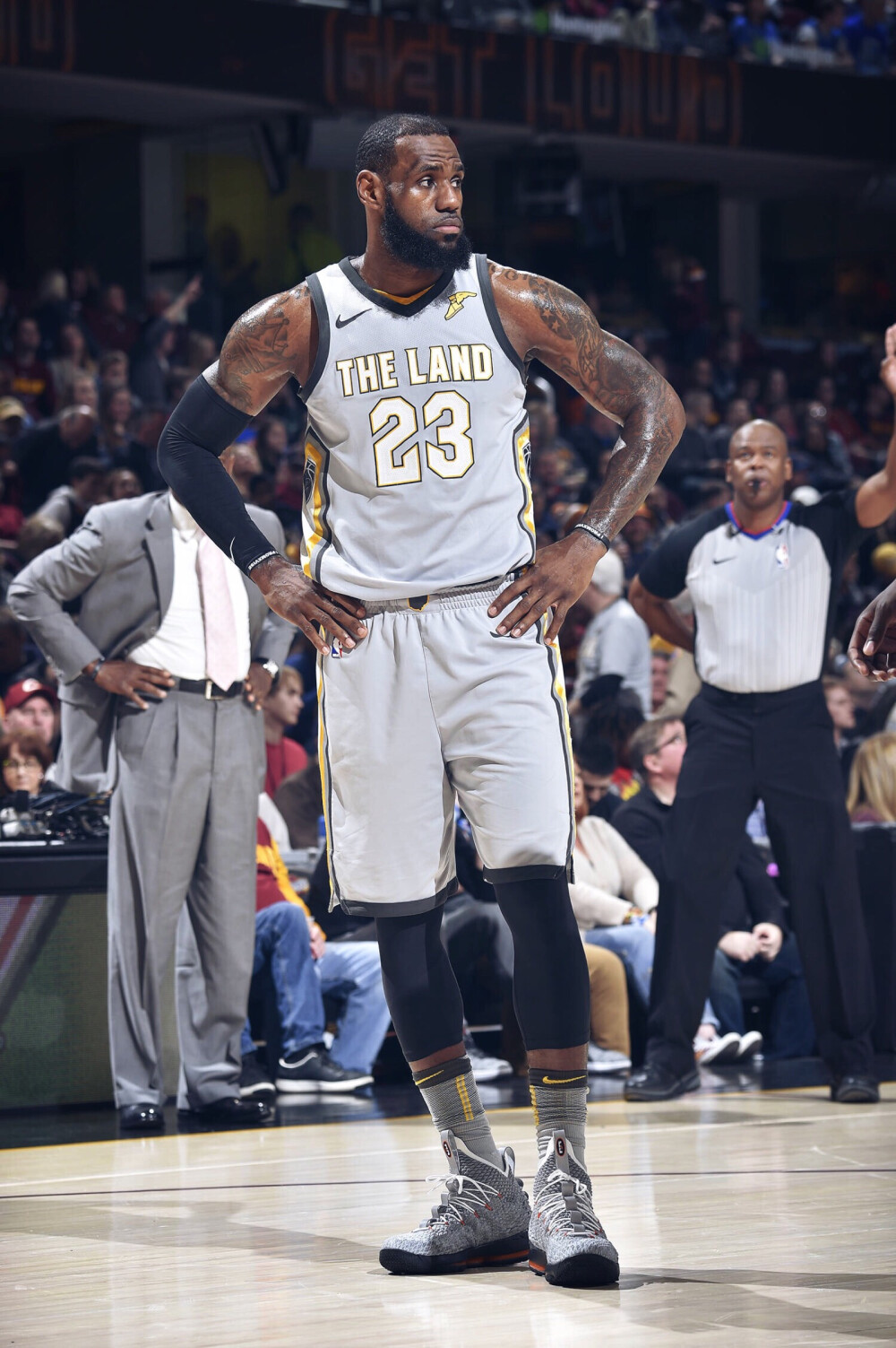 科瓦奇：我不是阿德耶米的父亲，需把精力放在联赛上（科瓦奇：我不是阿德耶米的家长，球队应将重心放在联赛）