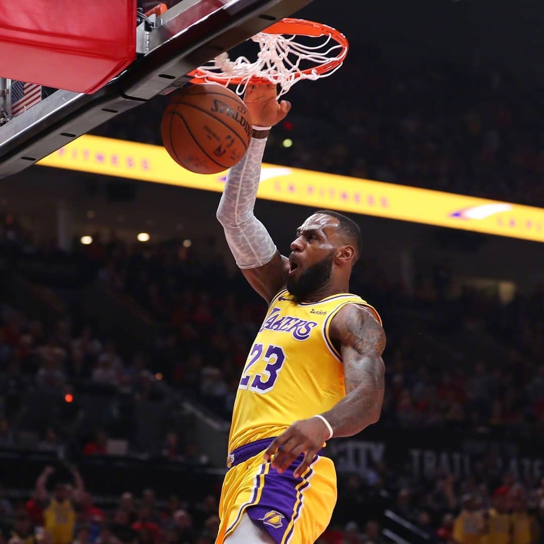 杜兰特半场高效表现，助力球队进攻端（杜兰特半场效率拉满，带动球队进攻）