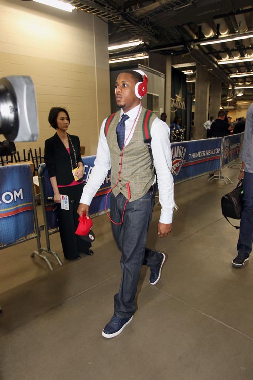 贡献精彩滑翔扣篮！杨瀚森半场8分2篮板，混音落后国王15分（杨瀚森半场8分2篮板上演滑翔暴扣，混音半场落后国王15分）