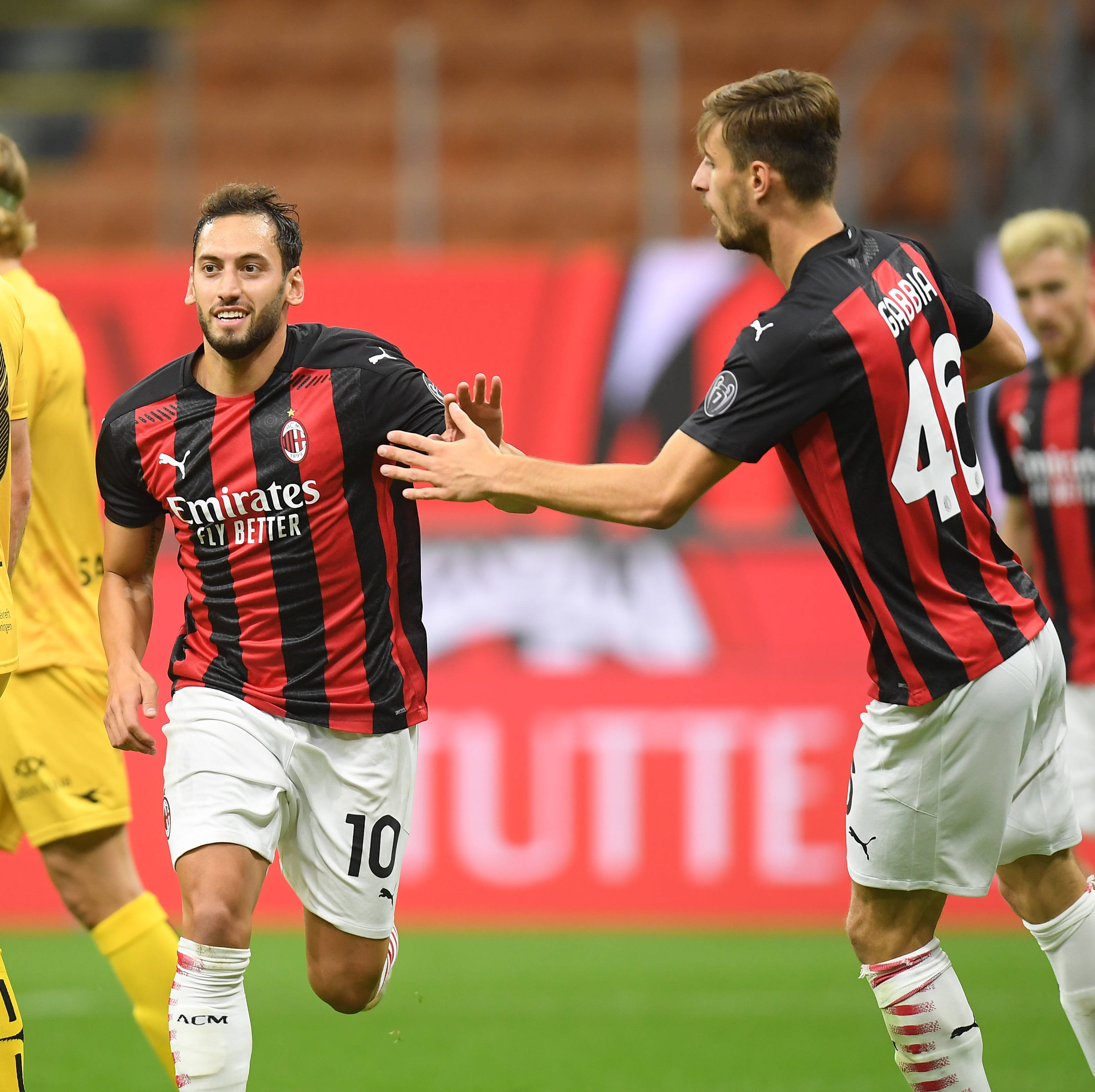 美媒：由于库里缺阵，76人主场最低门票降至8美元（美媒：因库里缺席，76人主场最低票价仅8美元）